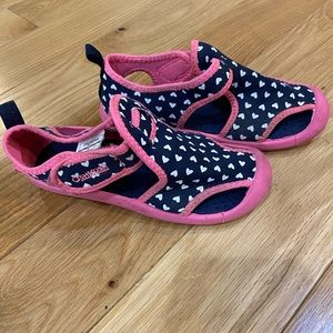 Oshkosh water shoes